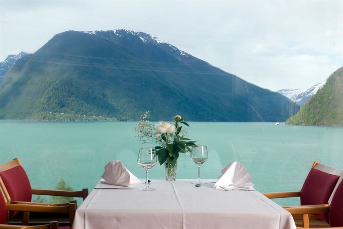 Imagen del bar/restaurante del B&B Dragsvik Fjordhotel. Foto 9