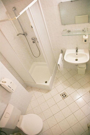 Imagen general del B&B FREE PARKING, FREE BREAKFAST, only 15 minutes to City Center. Foto 6