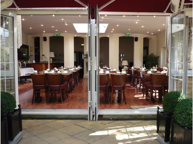 Imagen del bar/restaurante del B&B Glenlyn Hotel and Apartments. Foto 2