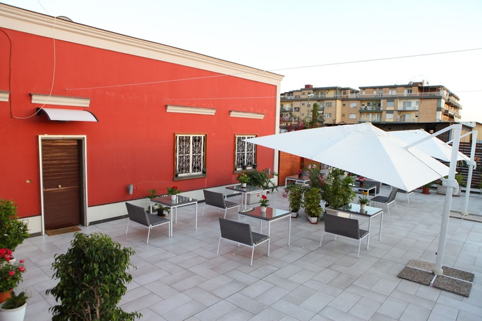 Imagen de los exteriores del B&B Golden Mile Bed & Breakfast. Foto 8