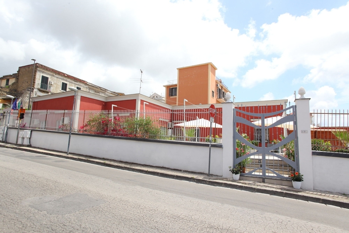 Imagen de los exteriores del B&B Golden Mile Bed & Breakfast. Foto 9