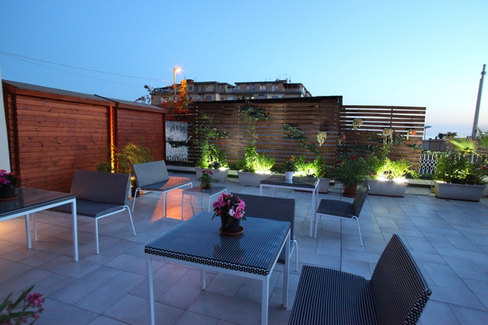 Imagen de los exteriores del B&B Golden Mile Bed & Breakfast. Foto 10