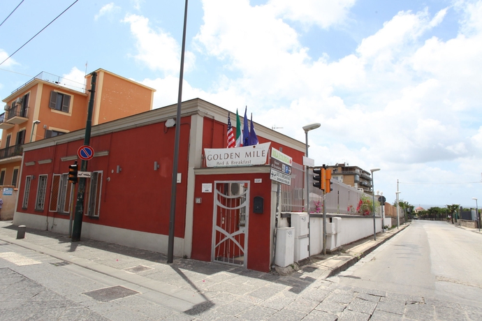 Imagen de los exteriores del B&B Golden Mile Bed & Breakfast. Foto 11