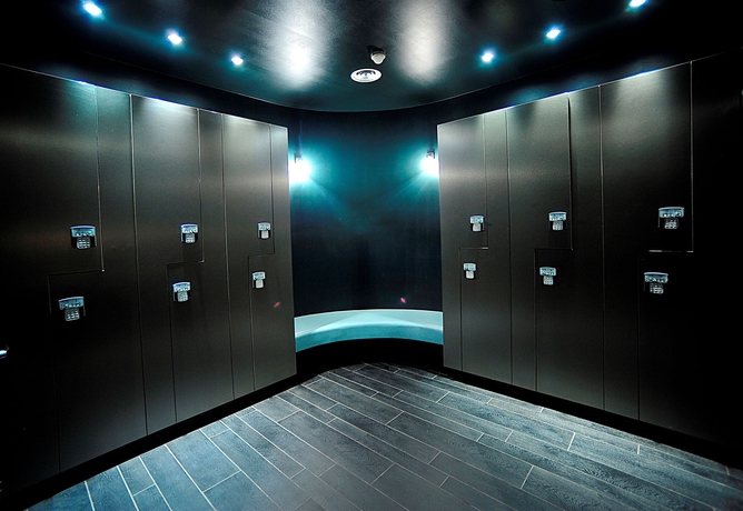 Imagen de la piscina del B&B HOME Lyon Centre Berthelot. Foto 14