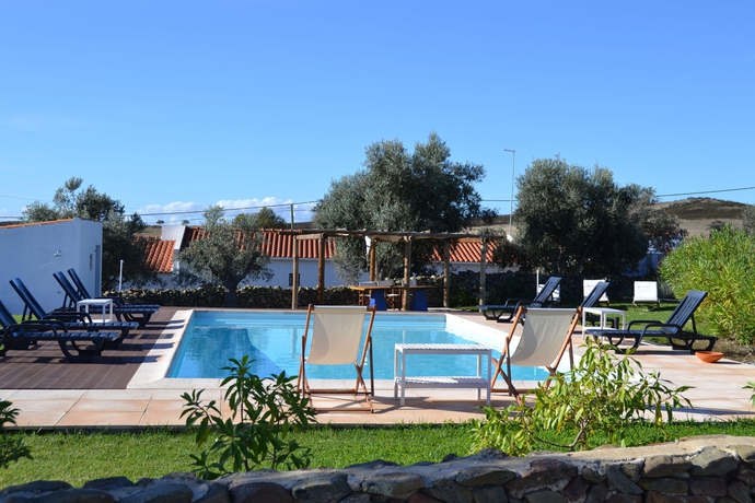 Imagen de la piscina del B&B Herdade Dos Castelejos. Foto 14