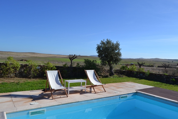 Imagen de la piscina del B&B Herdade Dos Castelejos. Foto 15