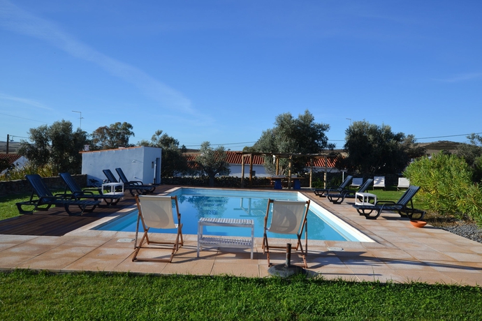 Imagen de la piscina del B&B Herdade Dos Castelejos. Foto 16