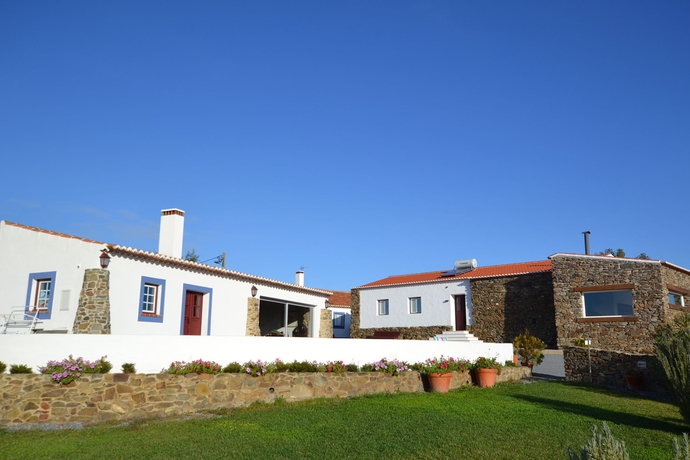 Imagen de los exteriores del B&B Herdade Dos Castelejos. Foto 8