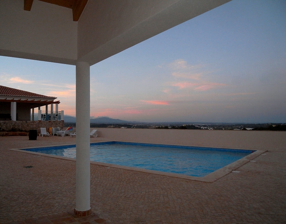 Imagen de la piscina del B&B Herdade dos Frades. Foto 8