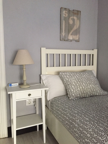 Imagen de la habitación del B&B Hi Valencia Cánovas. Foto 4