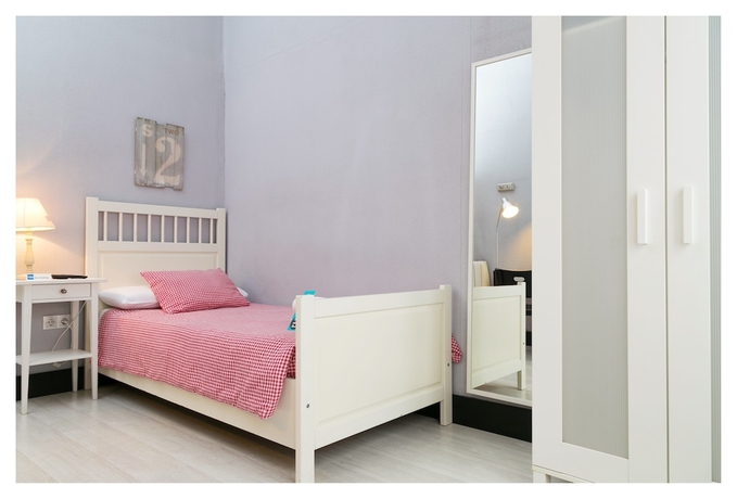 Imagen de la habitación del B&B Hi Valencia Cánovas. Foto 5