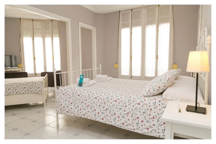 Imagen de la habitación del B&B Hi Valencia Cánovas. Foto 6