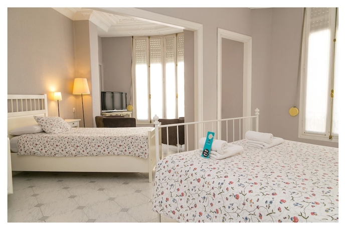 Imagen de la habitación del B&B Hi Valencia Cánovas. Foto 7