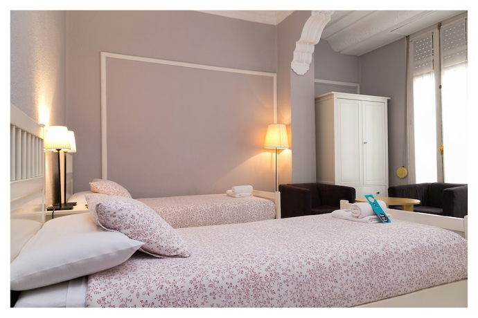 Imagen de la habitación del B&B Hi Valencia Cánovas. Foto 9