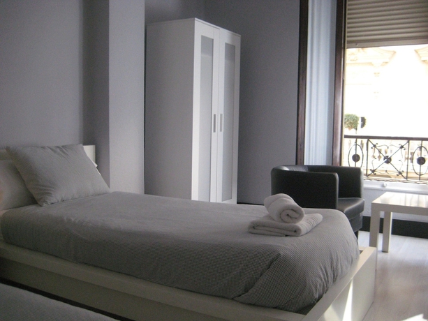 Imagen de la habitación del B&B Hi Valencia Cánovas. Foto 11