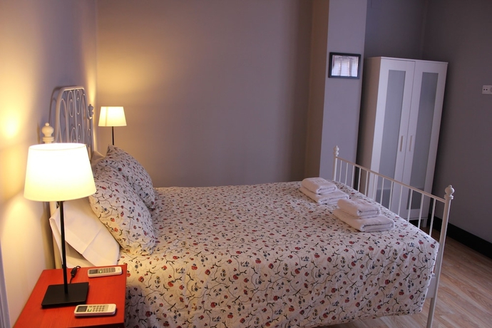 Imagen de la habitación del B&B Hi Valencia Cánovas. Foto 14