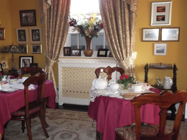 Imagen del bar/restaurante del B&B Holly House Bed and Breakfast and Apartments. Foto 7