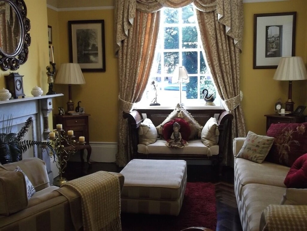 Imagen del bar/restaurante del B&B Holly House Bed and Breakfast and Apartments. Foto 8