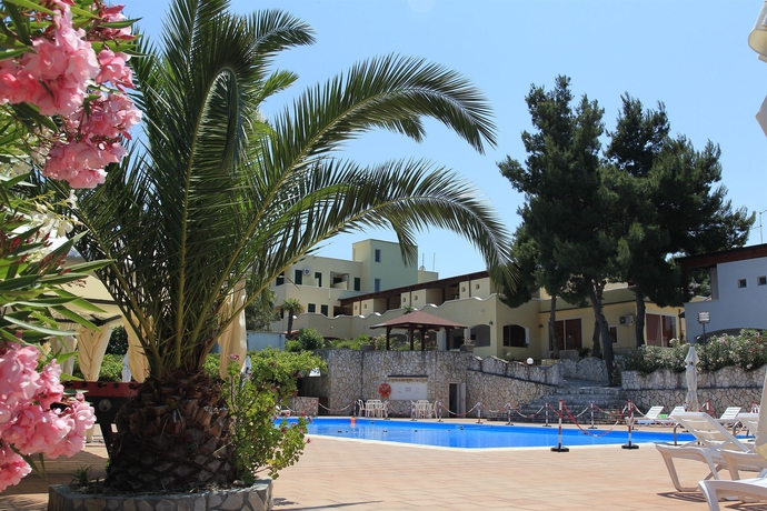 Imagen de la piscina del B&B Hotel Club Bellavista. Foto 11