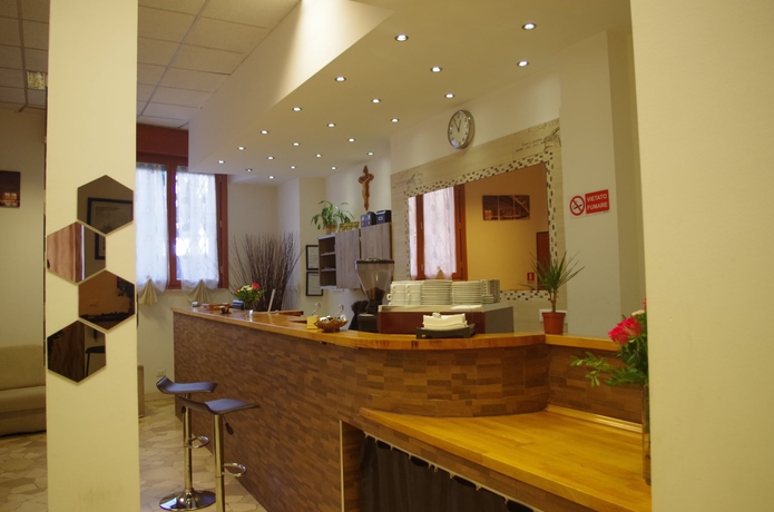 Imagen de los interiores del B&B Hotel Euro Inn. Foto 17