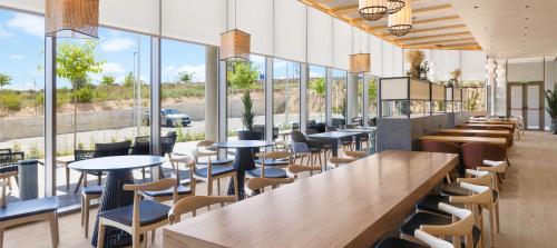 Imagen del bar/restaurante del B&B Hotel Madrid Tres Cantos. Foto 2