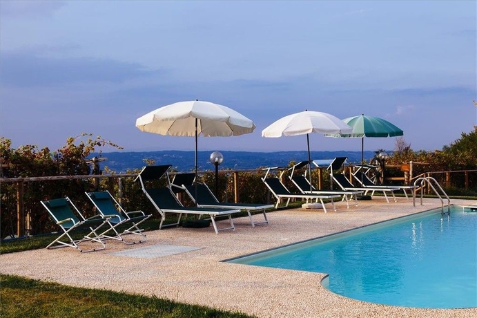 Imagen de la piscina del B&B Il Grappolo Vacanze. Foto 8