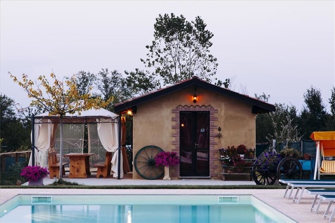 Imagen de la piscina del B&B Il Grappolo Vacanze. Foto 10