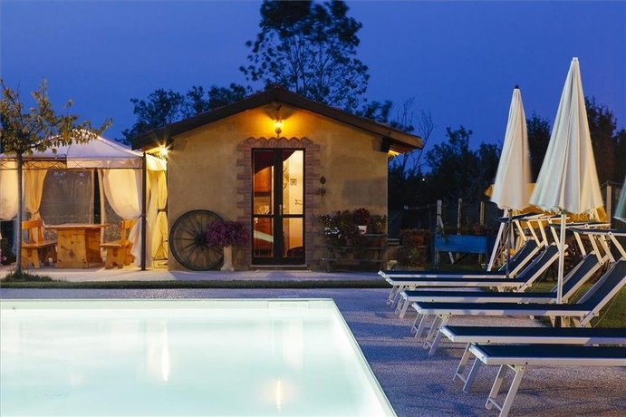 Imagen de la piscina del B&B Il Grappolo Vacanze. Foto 12