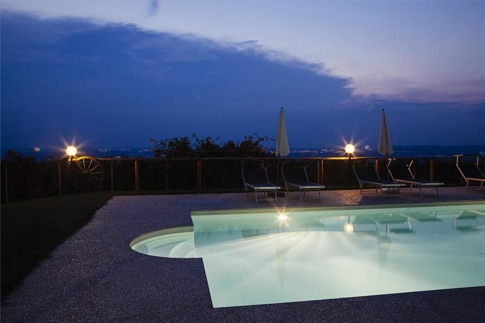 Imagen de la piscina del B&B Il Grappolo Vacanze. Foto 14