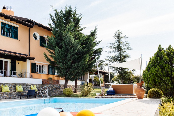 Imagen de la piscina del B&B Il Mirto Bed and Breakfast. Foto 17