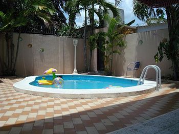 Imagen de la piscina del B&B La Posada Bandb. Foto 5
