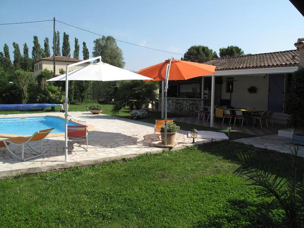 Imagen de la piscina del B&B L'etape Proven&ccedil;ale. Foto 5
