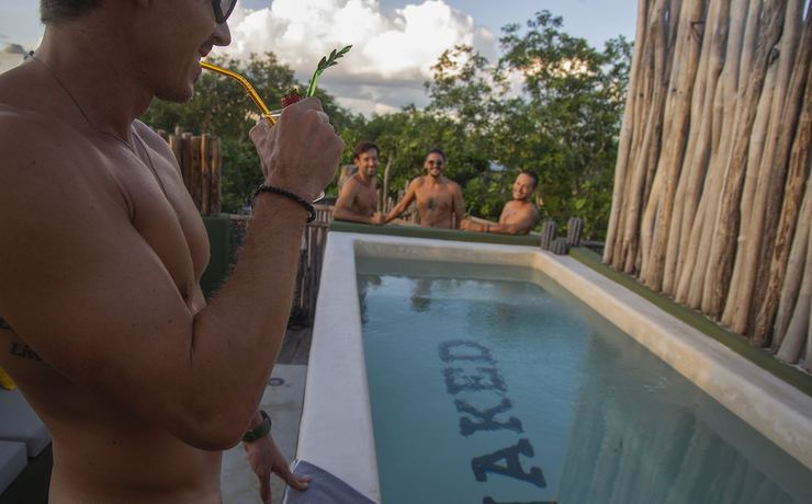 Imagen de la piscina del B&B Loba Tulum Male Only. Foto 17
