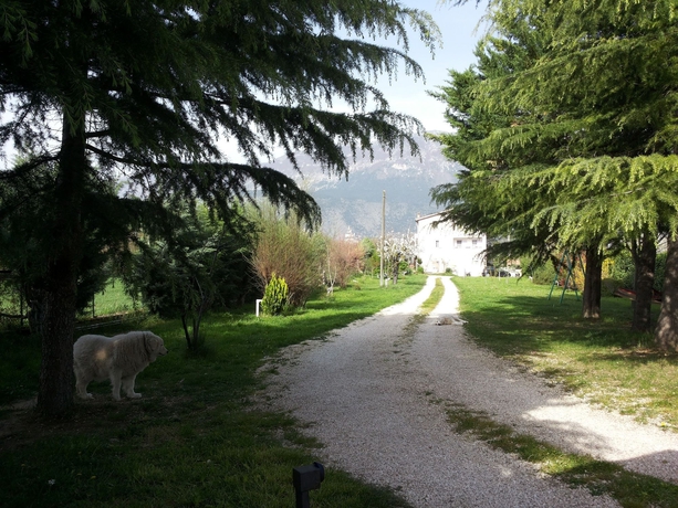 Imagen de los exteriores del B&B L'orto Di Pentima. Foto 11