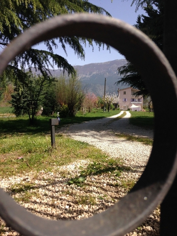 Imagen de los exteriores del B&B L'orto Di Pentima. Foto 13