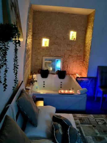 Imagen de la habitación del B&B Napoli Centrale Room and Jacuzzi. Foto 1