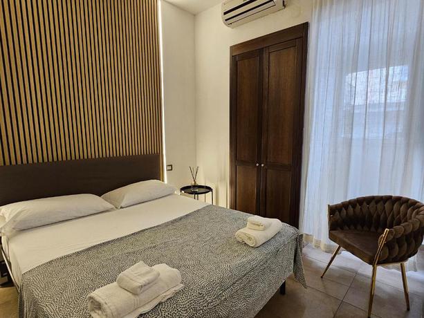 Imagen de la habitación del B&B Napoli Centrale Room and Jacuzzi. Foto 3