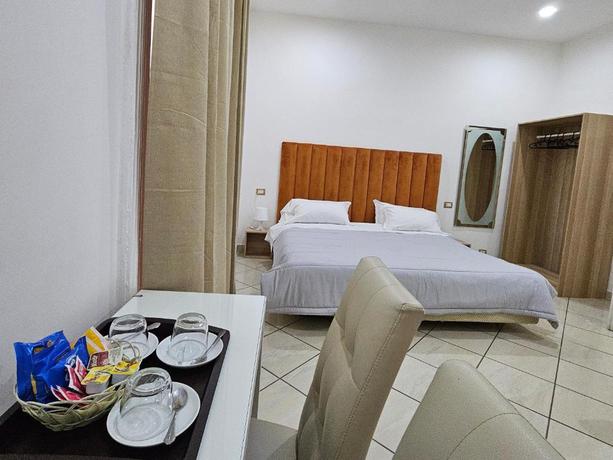 Imagen de la habitación del B&B Napoli Centrale Room and Jacuzzi. Foto 19