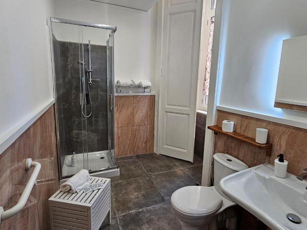 Imagen de la habitación del B&B Napoli Centrale Room and Jacuzzi. Foto 20