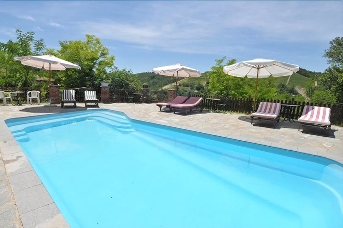 Imagen de la piscina del B&B Osteria Del Maiale Pezzato. Foto 19