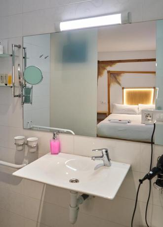 Imagen de la habitación del B&B Pensión AliciaZzz Bilbao. Foto 2