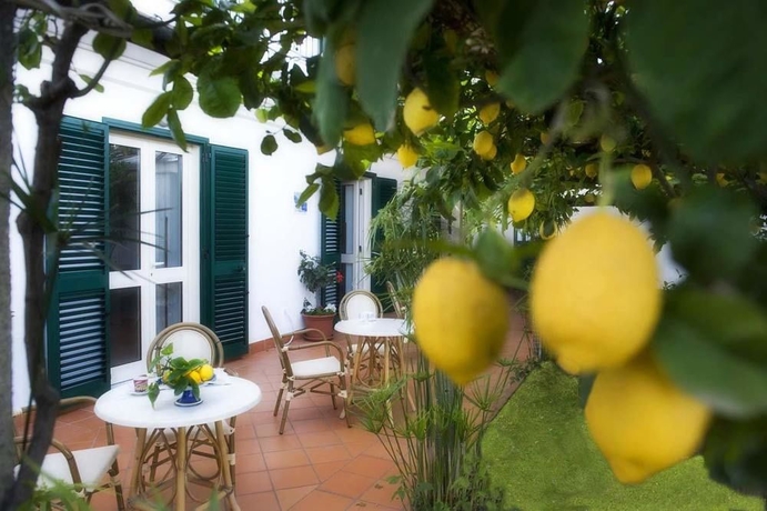 Imagen de los exteriores del B&B Ravello Rooms. Foto 13