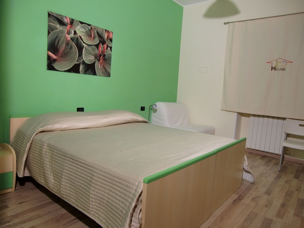 Imagen de la habitación del B&B Reale House Rooms. Foto 4