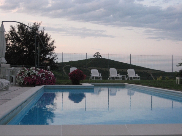 Imagen de la piscina del B&B Red Wine - Guest House. Foto 18
