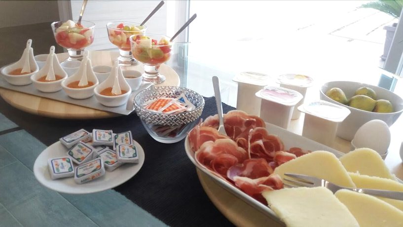 Imagen del bar/restaurante del B&B Sorahnia Design House. Foto 7