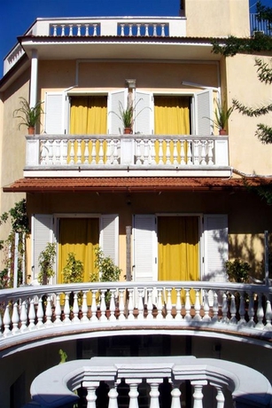 Imagen de los exteriores del B&B Sorrento Town Suites. Foto 6