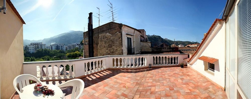 Imagen de los exteriores del B&B Sorrento Town Suites. Foto 7