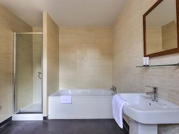 Imagen de los interiores del B&B The Gillygate Pub. Foto 14