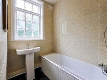 Imagen de los interiores del B&B The Gillygate Pub. Foto 15