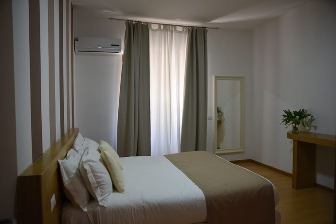 Imagen de la habitación del B&B The Night Guest House Sorrento. Foto 5